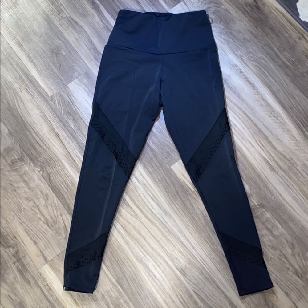 Onzie black mesh leggings